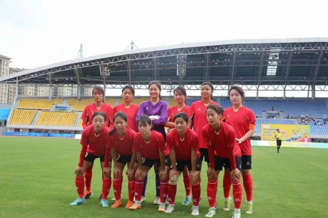 足坛传奇佳话：女足队员青春活力愈战愈勇的简单介绍
