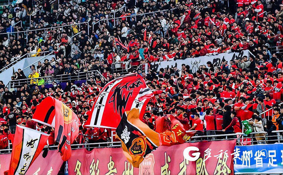国内足球联赛热情高涨，球队比赛精彩纷呈的简单介绍