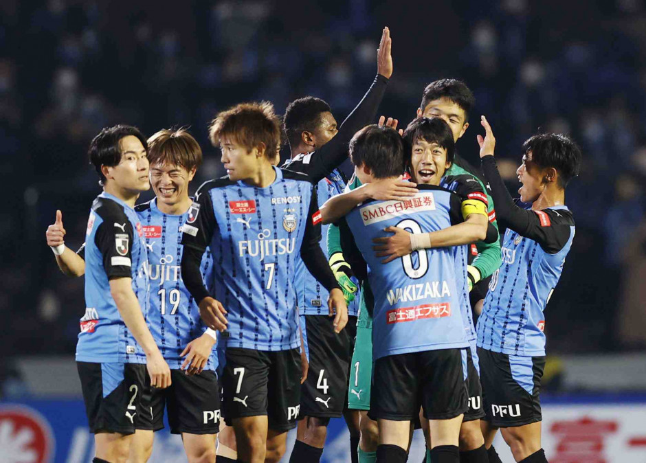 包含东京FC客场取胜，稳固榜上位置的词条