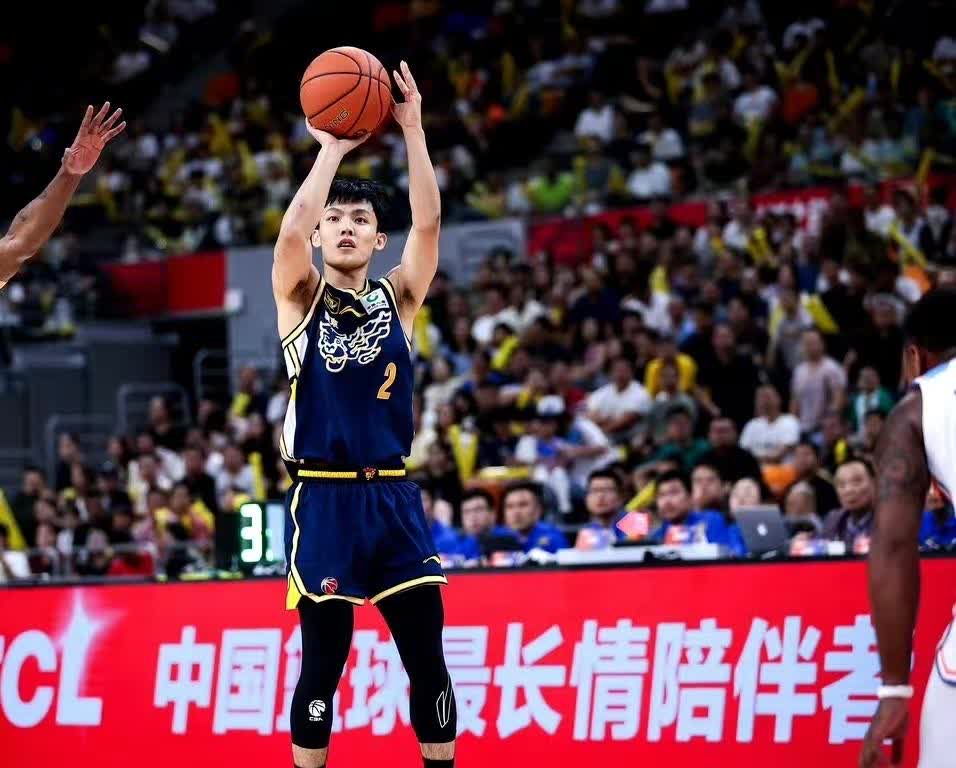 浙江男篮备战下一场，球员训练全力以赴的简单介绍