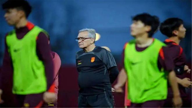 反转！国足主帅定外教，U19新星涌现，宋凯：东亚杯为2030铺路的简单介绍