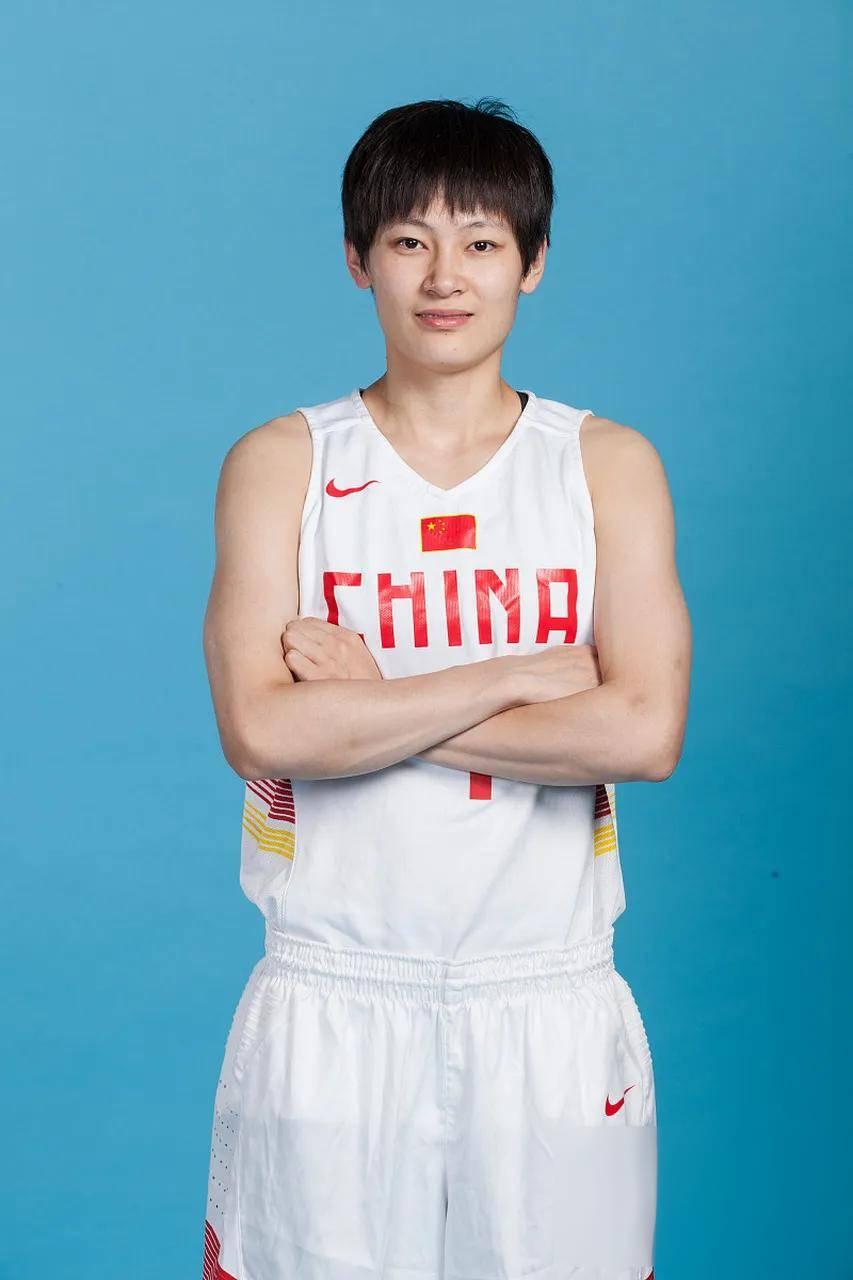 包含后卫发威！杨氏姐妹合砍20+12王思雨屡秀妙传抢眼的词条