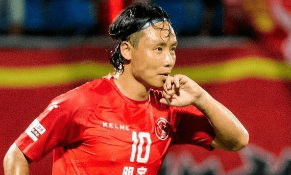 包含国足在下行区滑动三观察点充满矛盾的词条